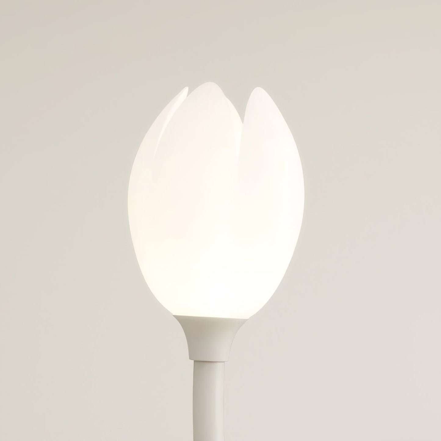 Manta Flower Floor Lamp | Modern Floor Lamp for Living Room | 56.3 Metal & Rotational Molding | Creative Ambiance | Brick by Brick London 8