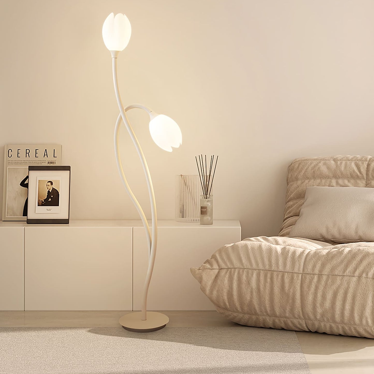Manta Flower Floor Lamp | Modern Floor Lamp for Living Room | 56.3 Metal & Rotational Molding | Creative Ambiance | Brick by Brick London 6
